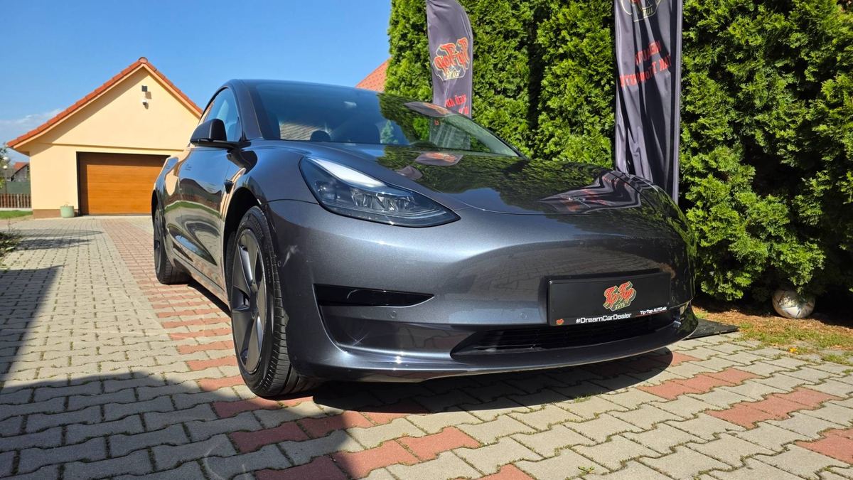 Tesla Model 3 pred prevádzkou Tip-Top Auto